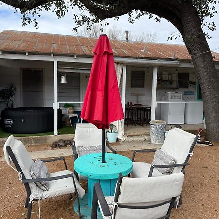 Pecan St. Parlor Haus Downtown Bandera, Tx Exterior photo